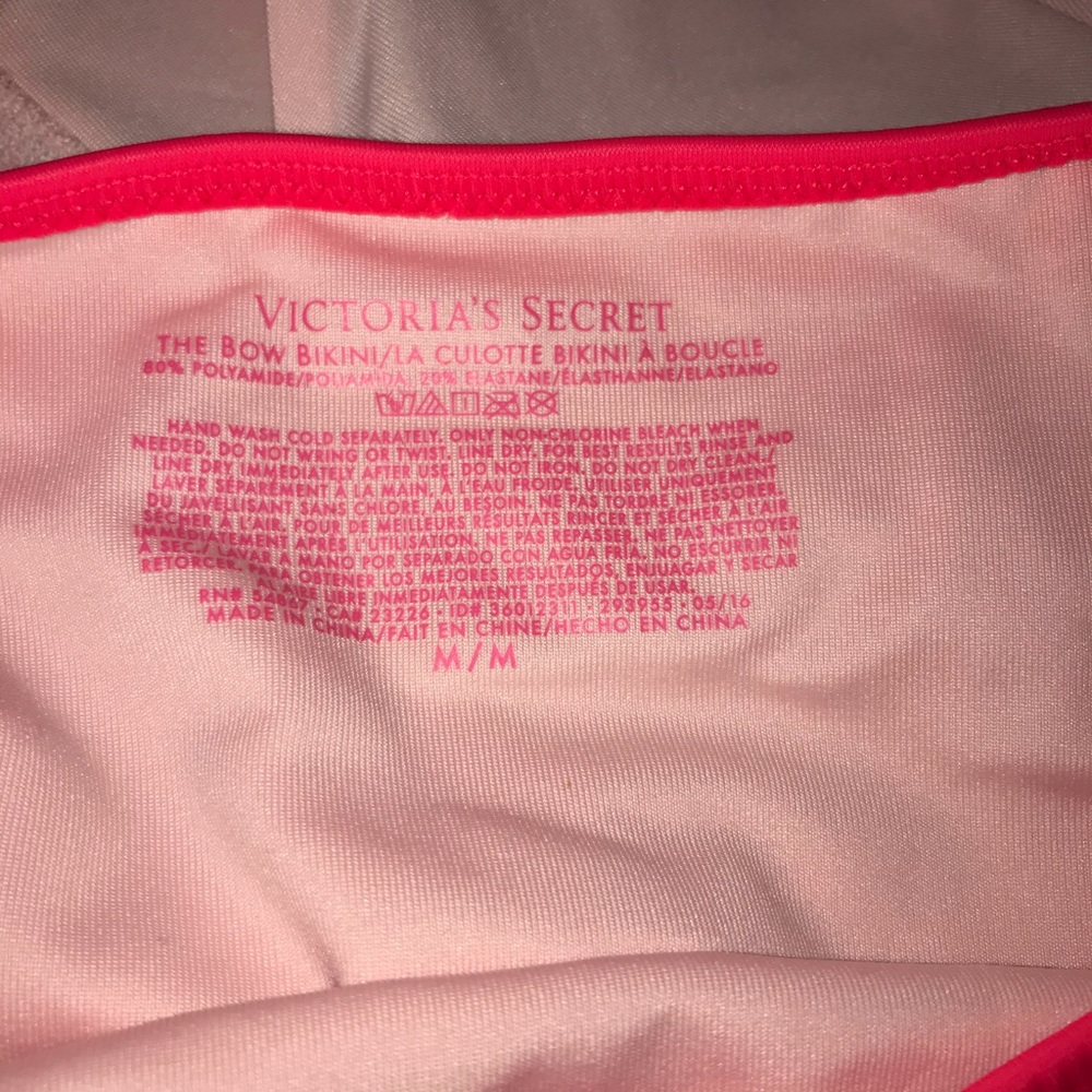 Victoria's Secret - Picture 4 of 6